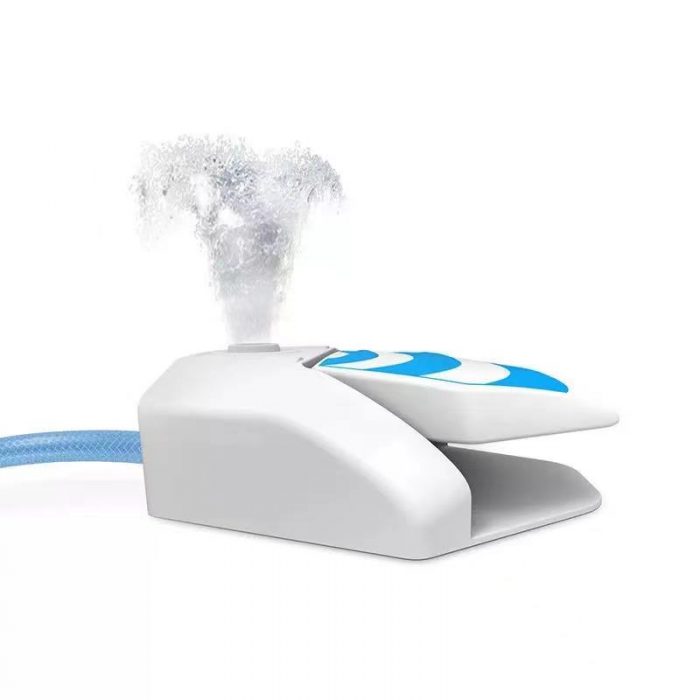 Durable Outdoor Water Dispenser FOR Dog Fountain Step On Paw Activated Dog Sprinkler Toy for Small Medium Big Pet dog