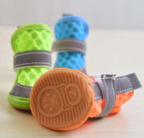 Breathable pet shoes