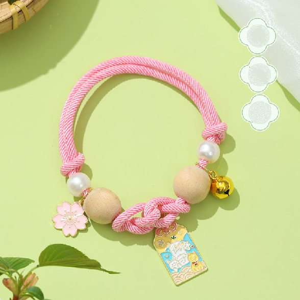 Natural camphor wood insect repellent collar for cats